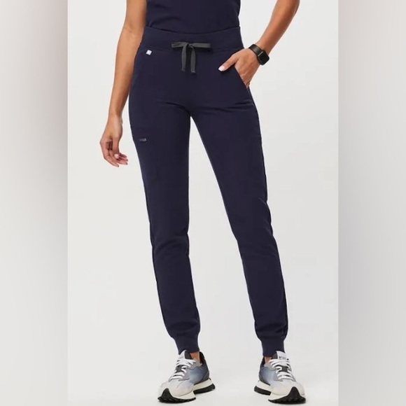 NWT FIGS Zamora 2.0 Jogger in Navy - Picture 1 of 6